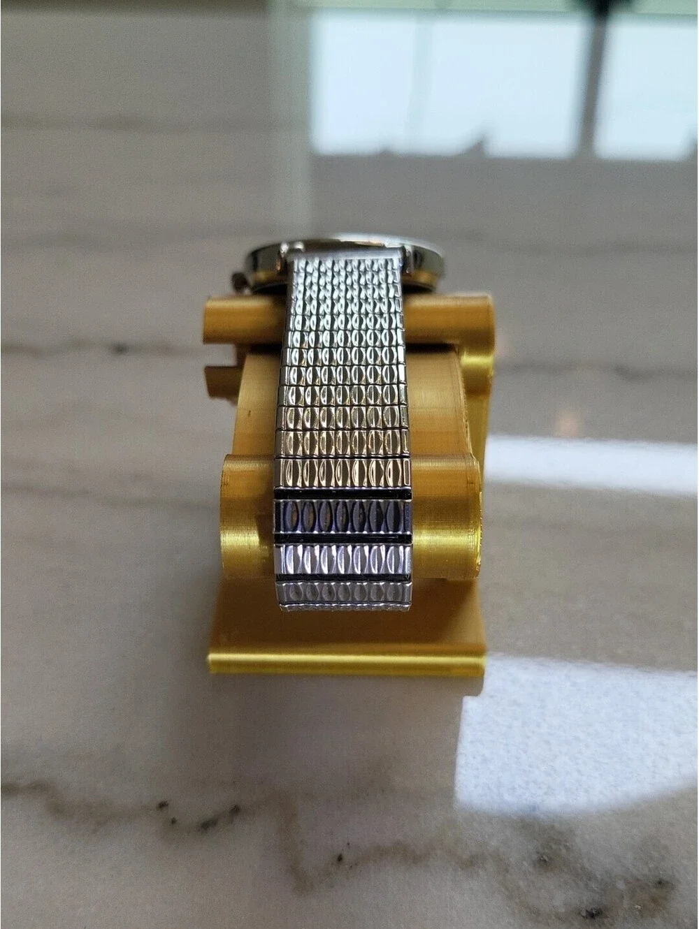 Vtg Azur Womans Watch New Battery Silvertone Stretch Bracelet 32mm Works EUC